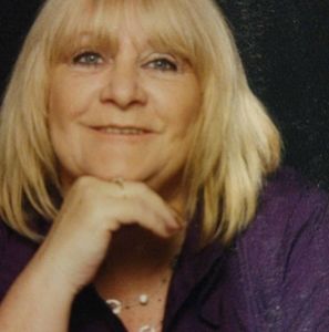 Meet your Posher, Debbie